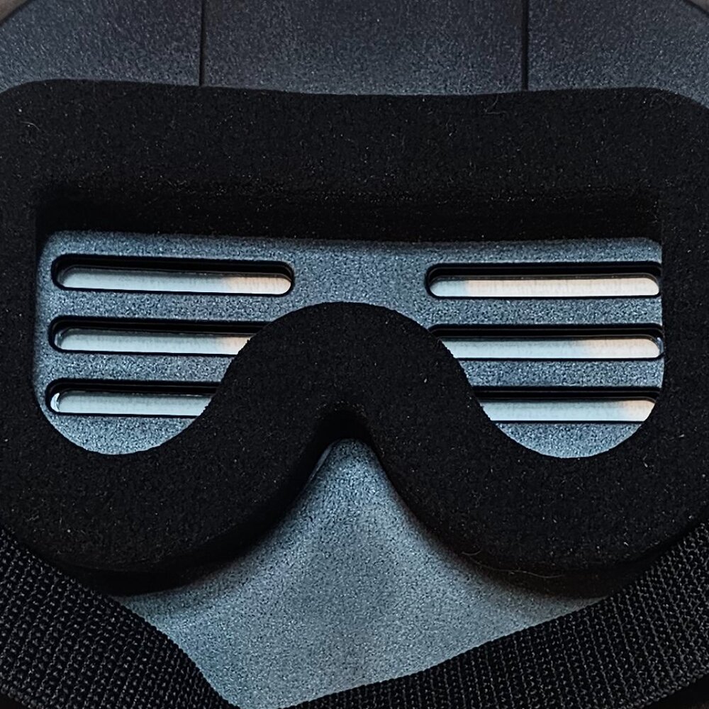 LED light-up face mask - Picture 9 of 11